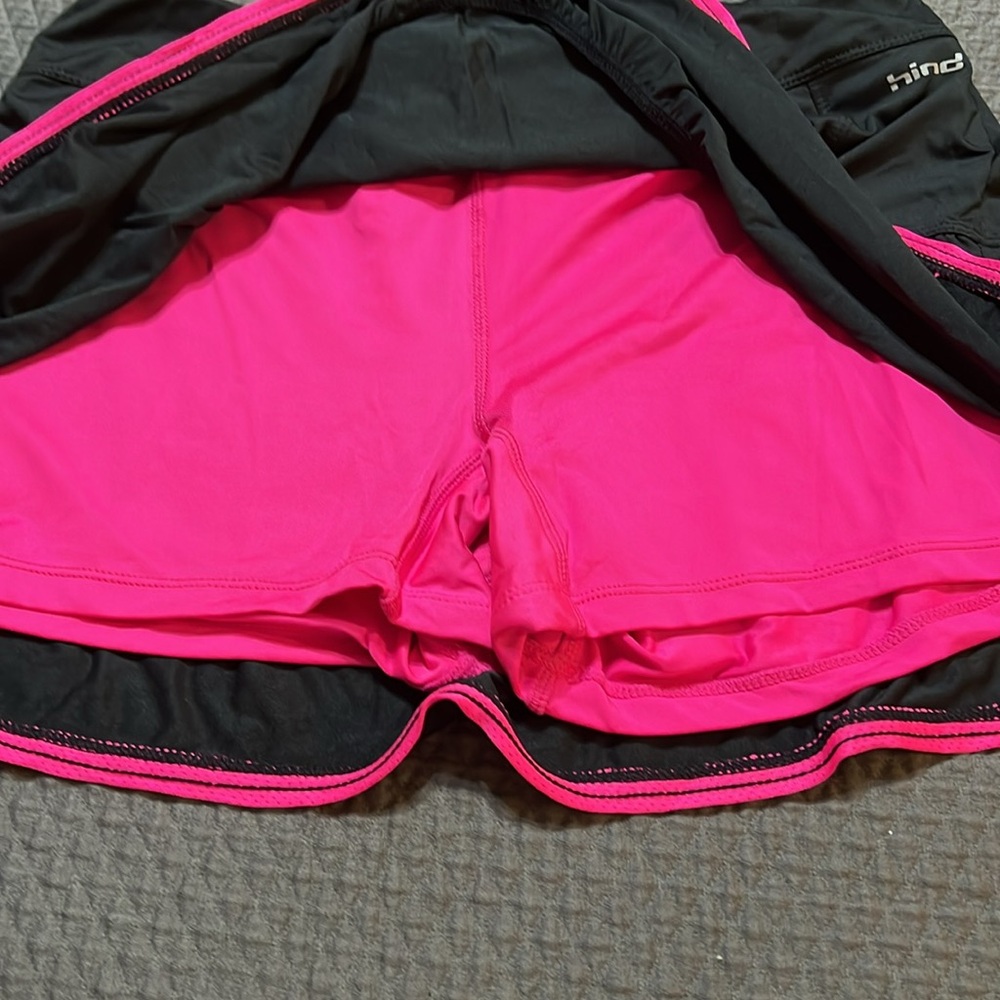 Hind athletic skirt with built in underwear - Picture 2 of 5